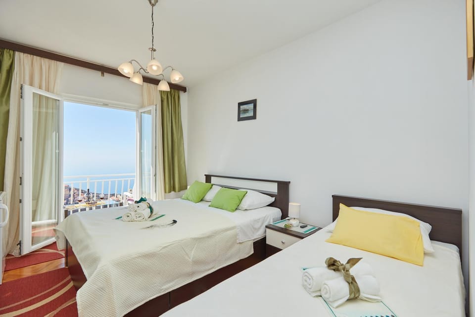 Balcony/Terrace, Seating area, Bedroom, City view, Landmark view, Sea view