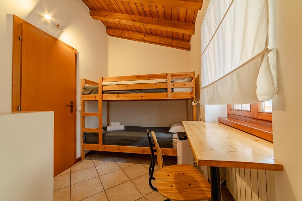 Bed, Photo of the whole room, Bedroom, bunk bed, hair dresser