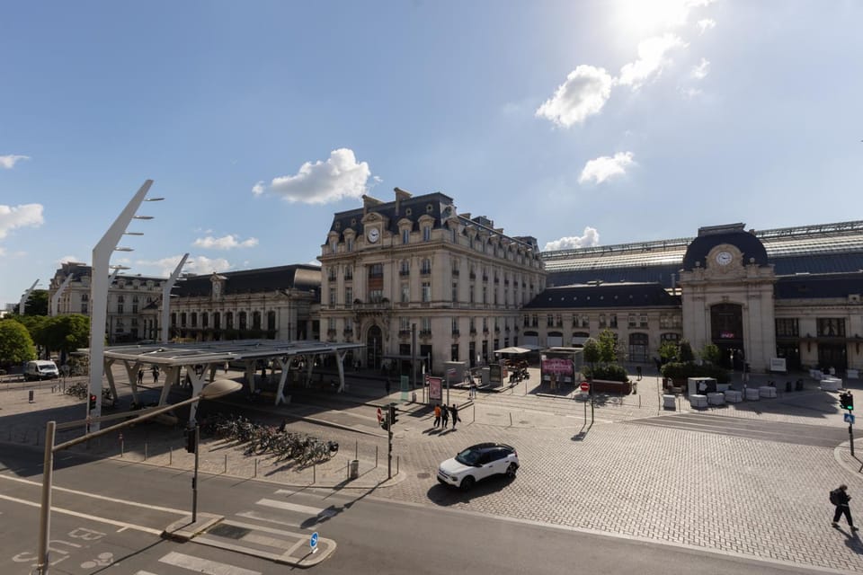 Nearby landmark, Street view