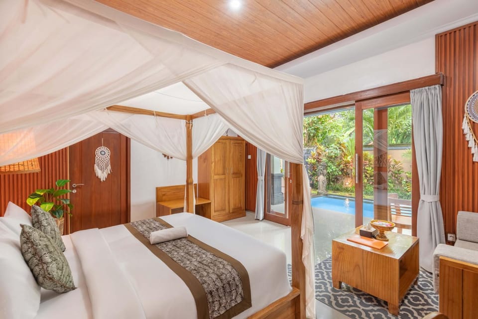 Bed, Photo of the whole room, Bedroom, Pool view