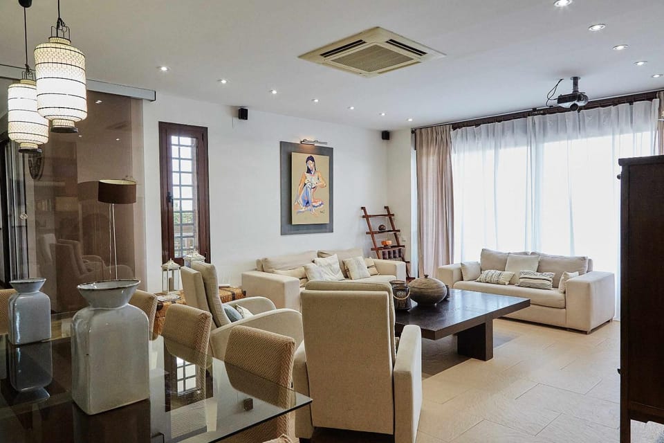 Living room, Seating area, Dining area