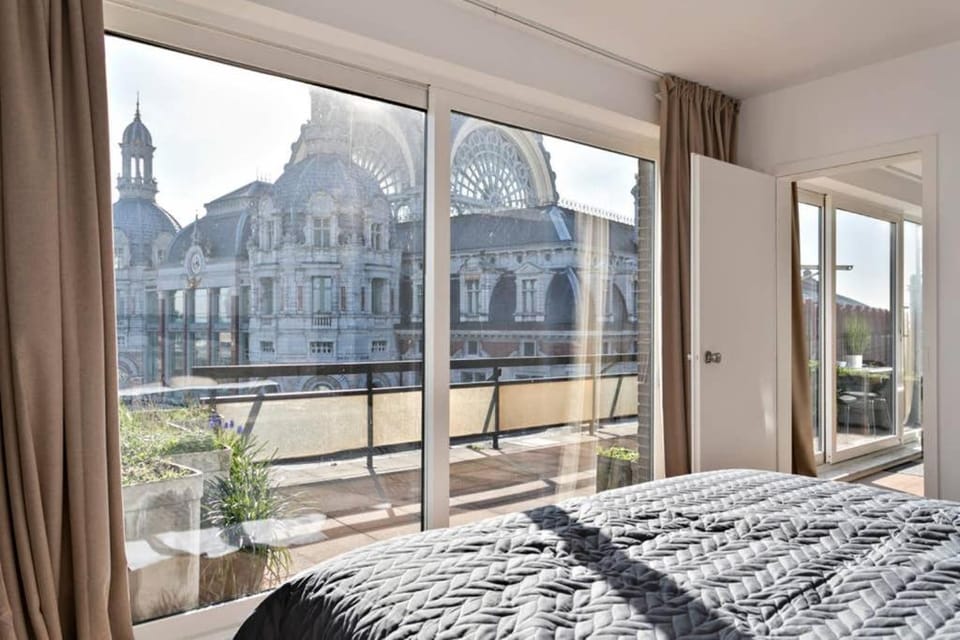 City PENTHOUSE, rooftop terrace, free NETFLIX, wifi and airco Apartment in Antwerp