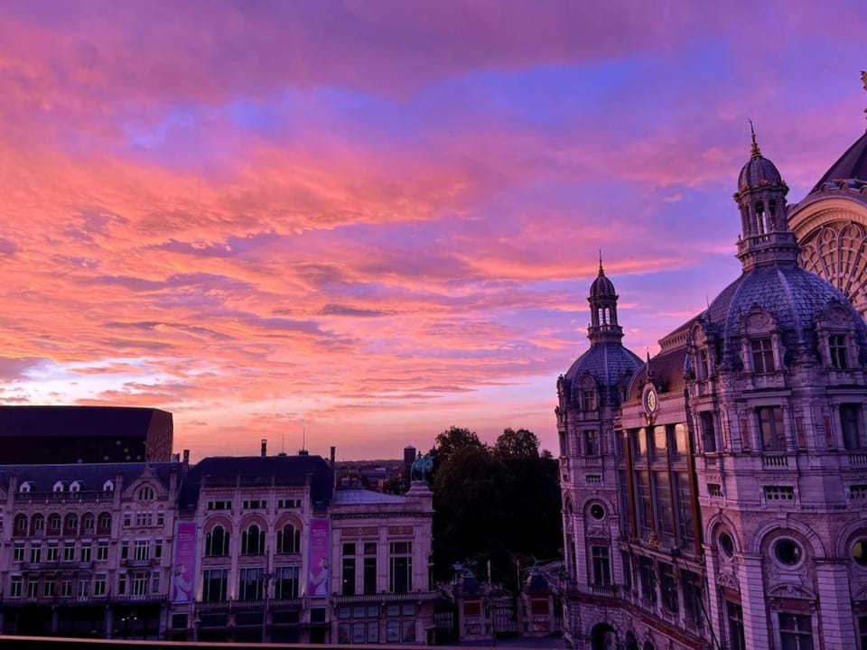 City PENTHOUSE, rooftop terrace, free NETFLIX, wifi and airco Apartment in Antwerp