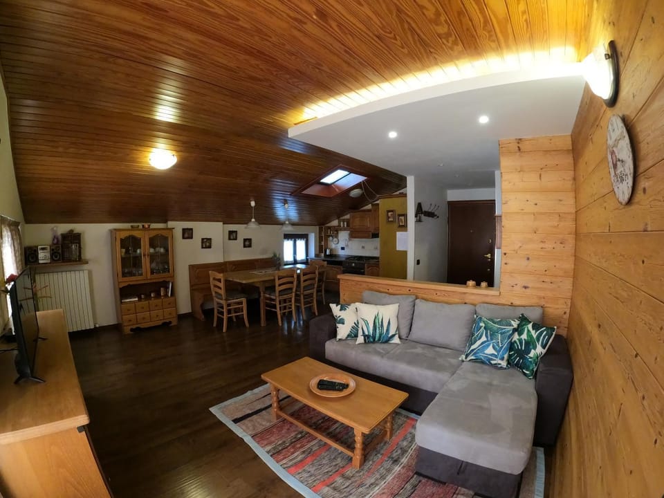 Mansarda Bellavista - Your Mountain Holiday Apartment in Province of Lecco