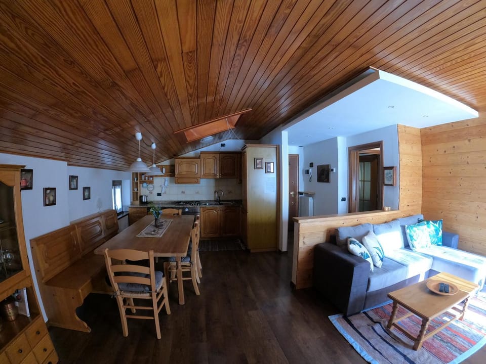 Mansarda Bellavista - Your Mountain Holiday Apartment in Province of Lecco