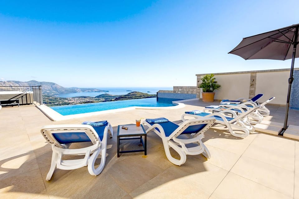 Patio, Day, Natural landscape, Hot Tub, View (from property/room), Balcony/Terrace, Mountain view, Pool view, Sea view, Swimming pool, sunbed