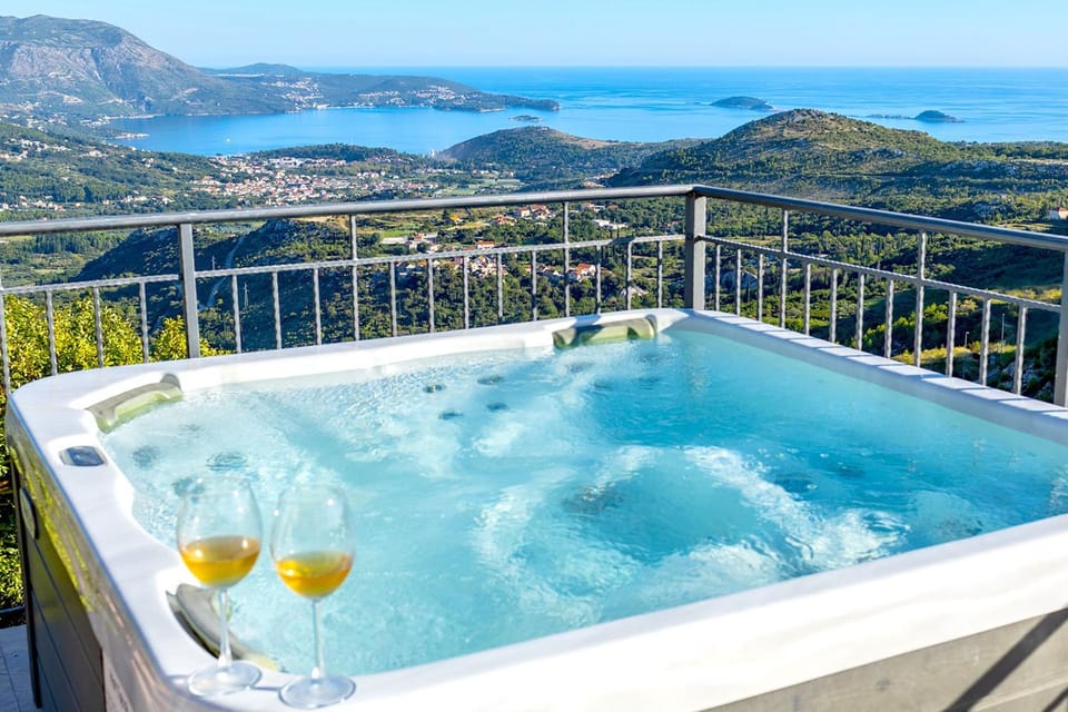 Day, Natural landscape, Hot Tub, Mountain view, Sea view