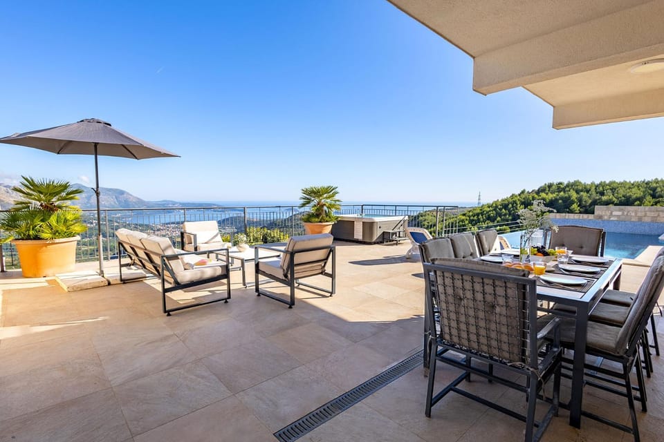 Patio, Day, View (from property/room), Balcony/Terrace, Seating area, Dining area, Mountain view, Sea view