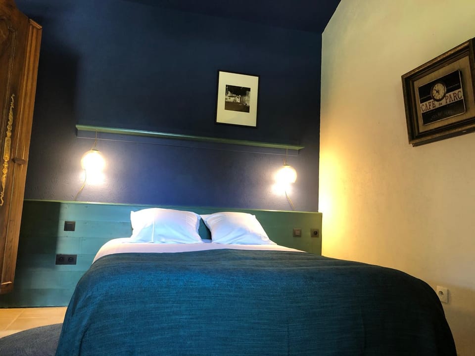 Bed, Decorative detail, Bedroom