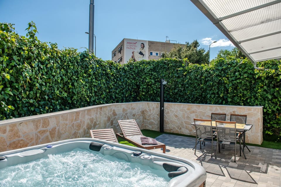 Day, Garden, Balcony/Terrace