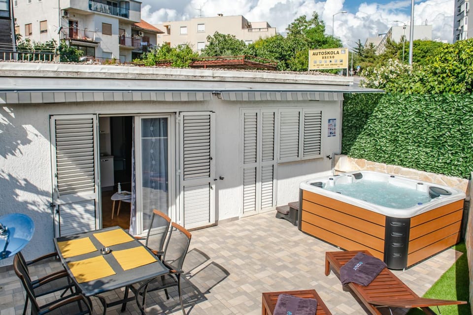 Property building, Balcony/Terrace