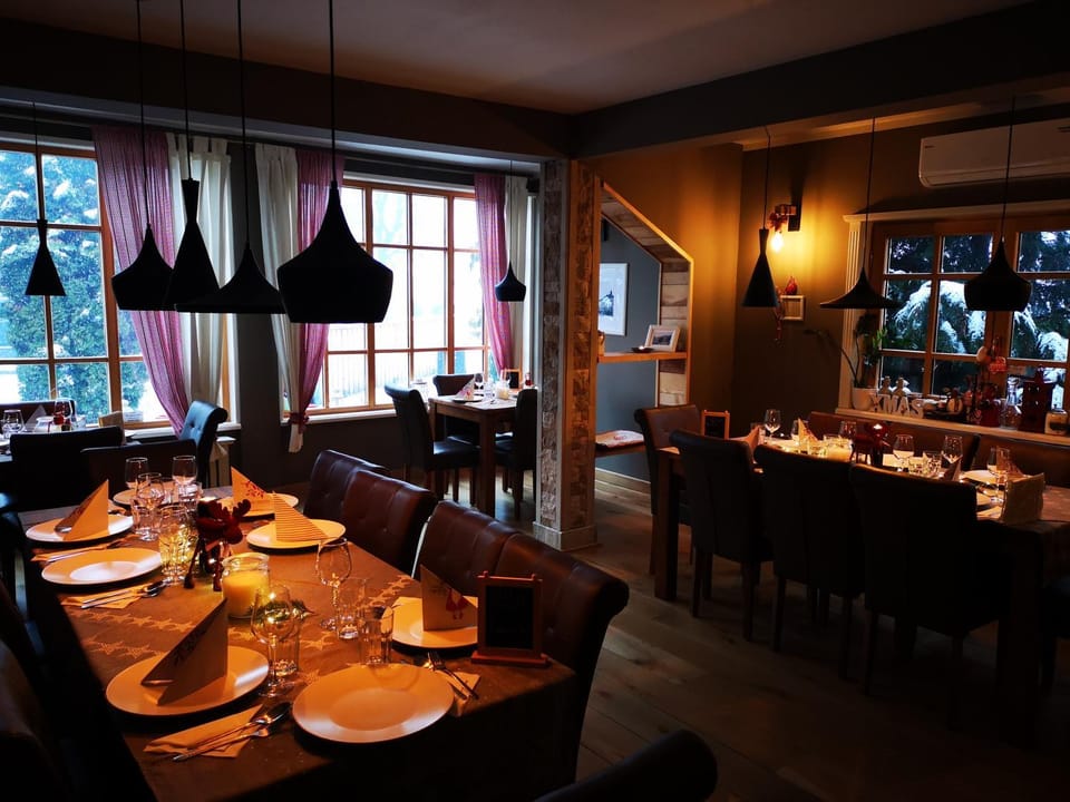 Pensiune Restaurant La Cassa Bed and Breakfast in Romania