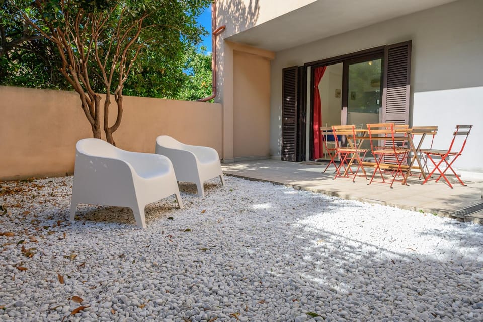 Patio, Garden, Dining area