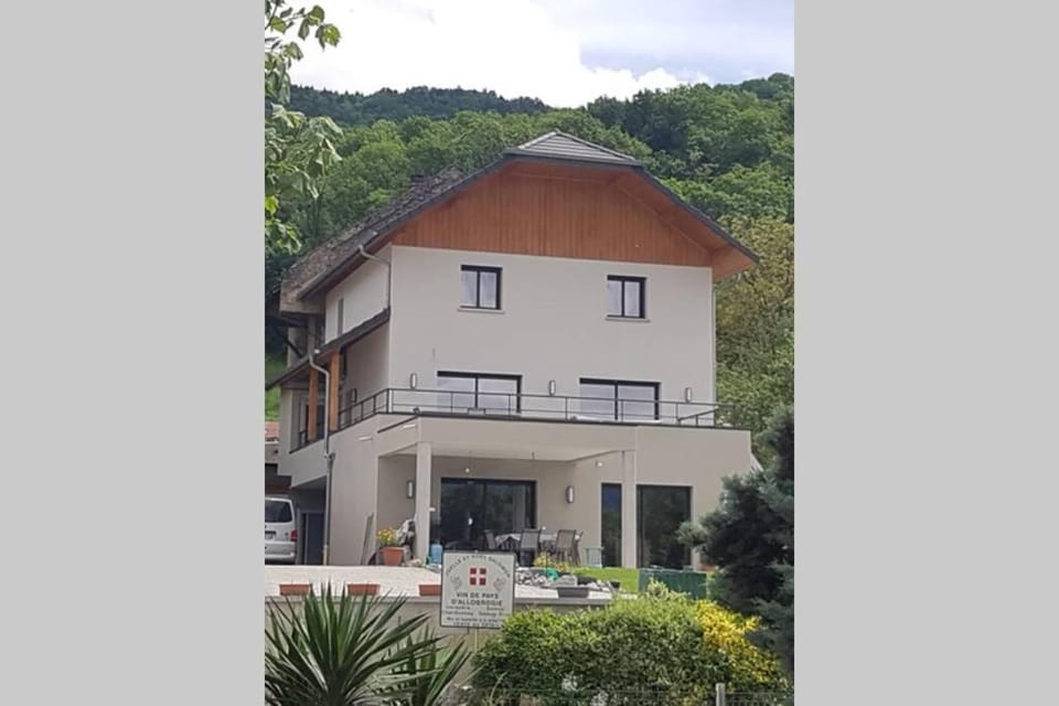 Gîte L Orée Du Lac House in Auvergne-Rhône-Alpes