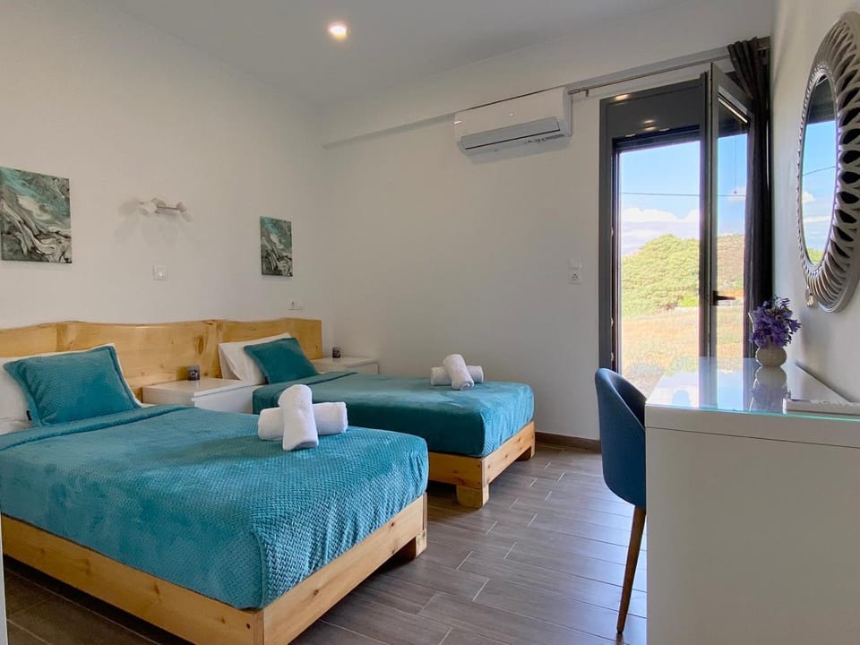 Bed, Photo of the whole room, Bedroom, air conditioner