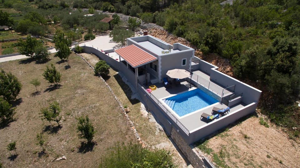 Property building, Bird's eye view, Pool view