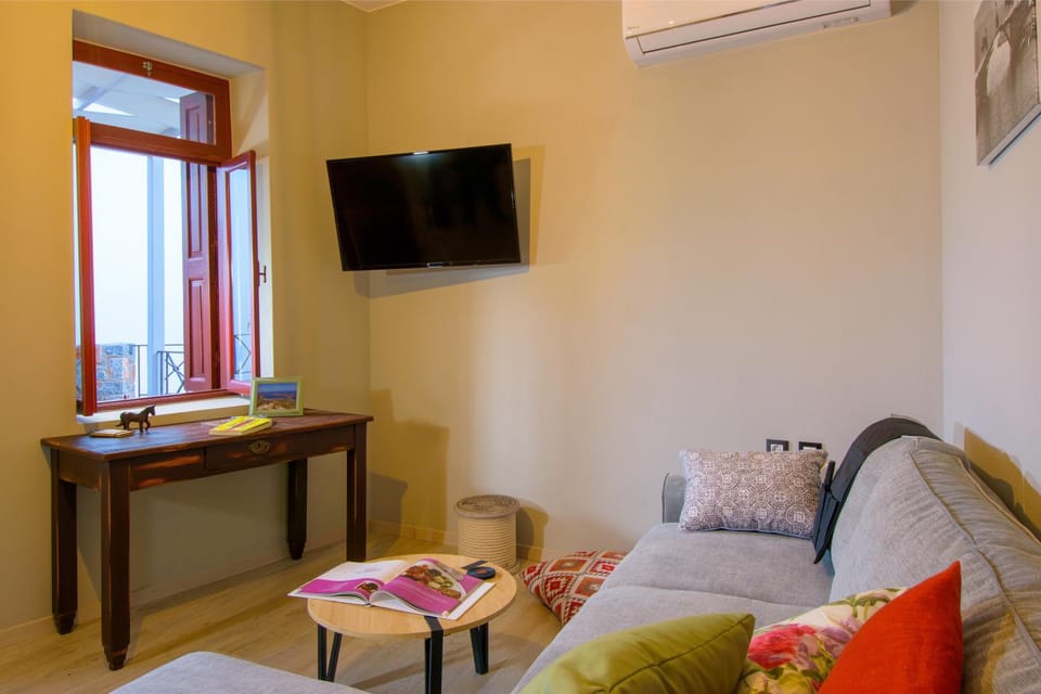 TV and multimedia, Living room, Seating area