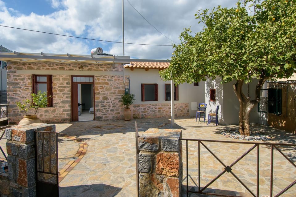 Patio, Facade/entrance, Garden