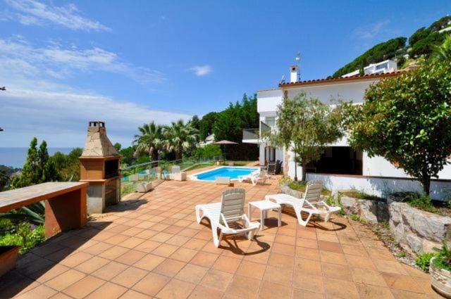 BBQ facilities, Swimming pool