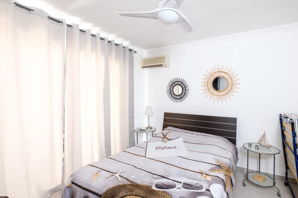 Bed, Photo of the whole room, Bedroom, fireplace, air conditioner