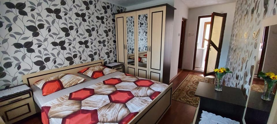 Bed, Photo of the whole room, Bedroom, wardrobe