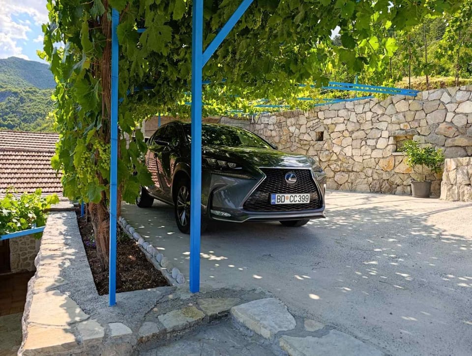 Etno house HAPPY VILLAGE House in Montenegro