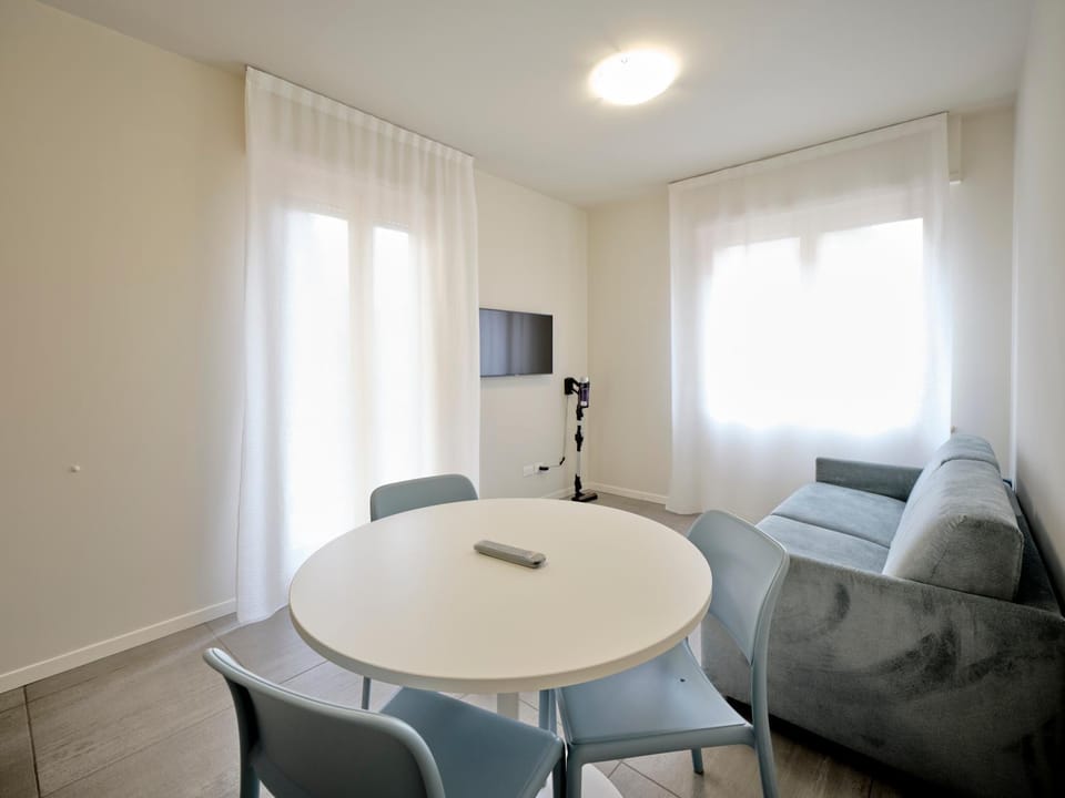 TV and multimedia, Living room, Dining area, internet