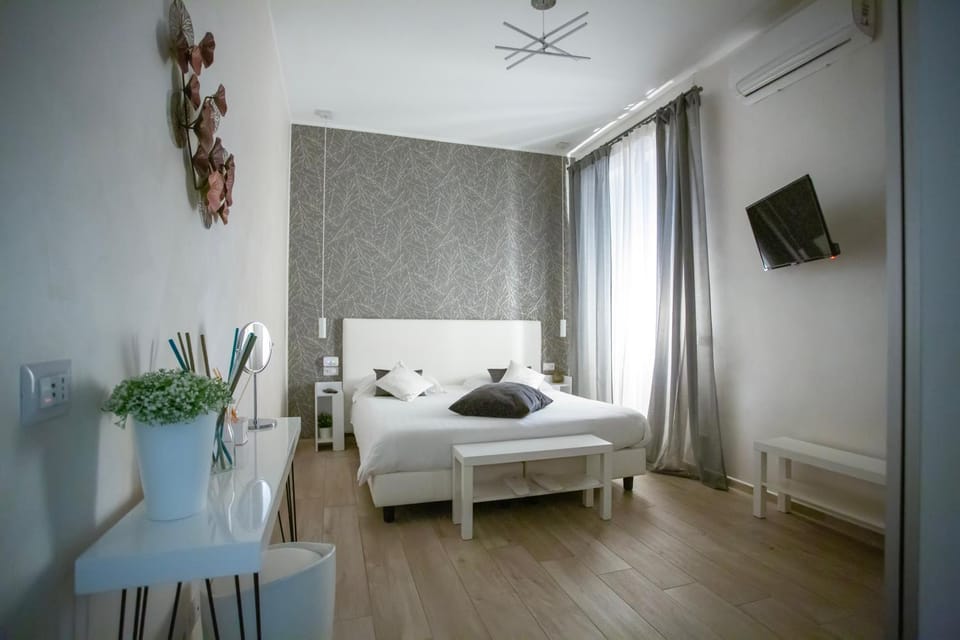 Bed, TV and multimedia, Photo of the whole room, Bedroom, air conditioner