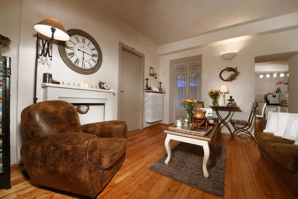 Lobby or reception, Decorative detail