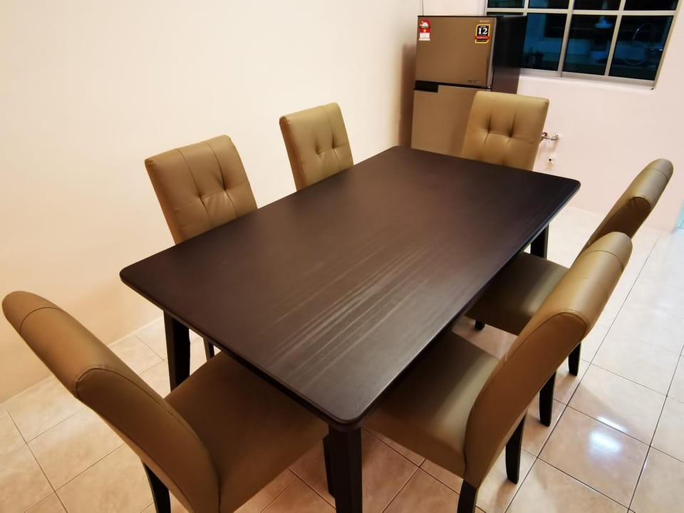 Seating area, Dining area