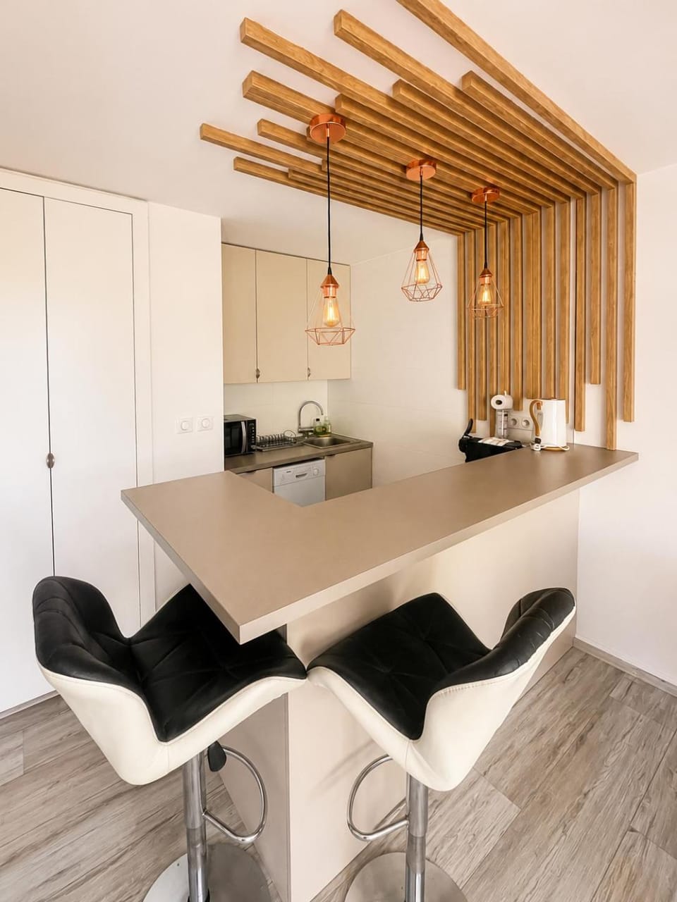 Apt Golfe Juan - 5min des plages - Parking privée - Piscine Rooftop Apartment in Antibes