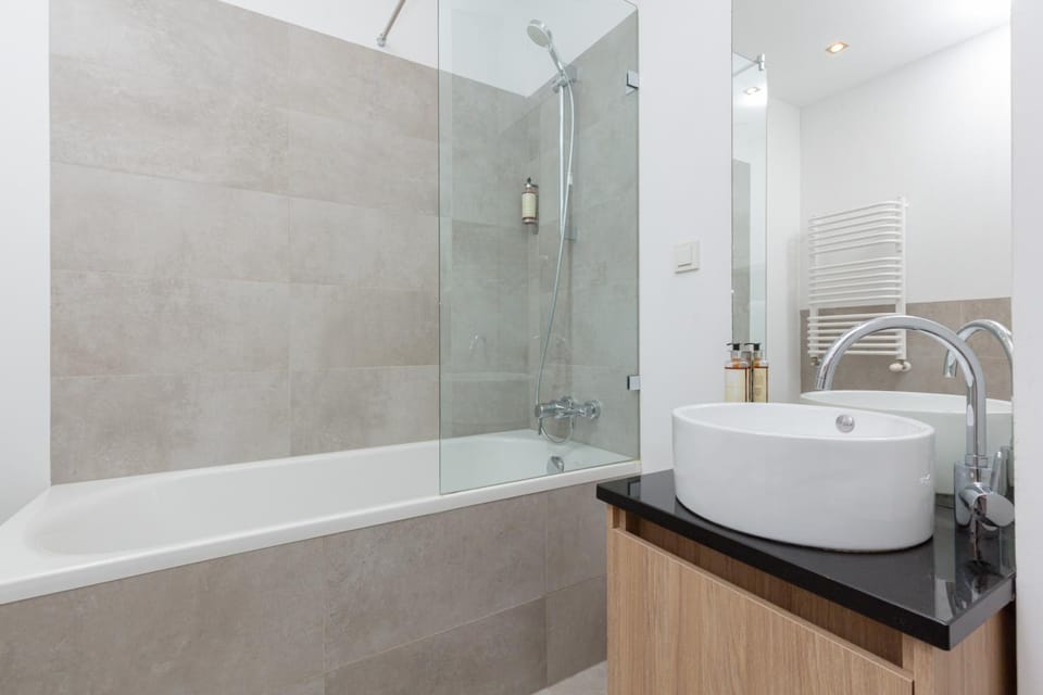 Bathroom, Bath