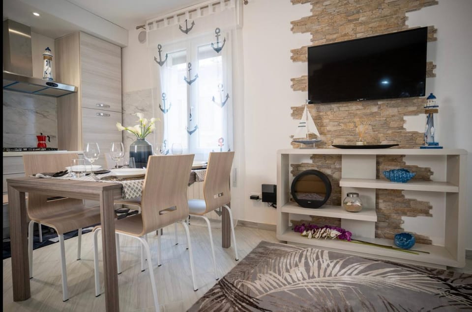 Communal lounge/ TV room, TV and multimedia, Living room, Decorative detail, Decorative detail
