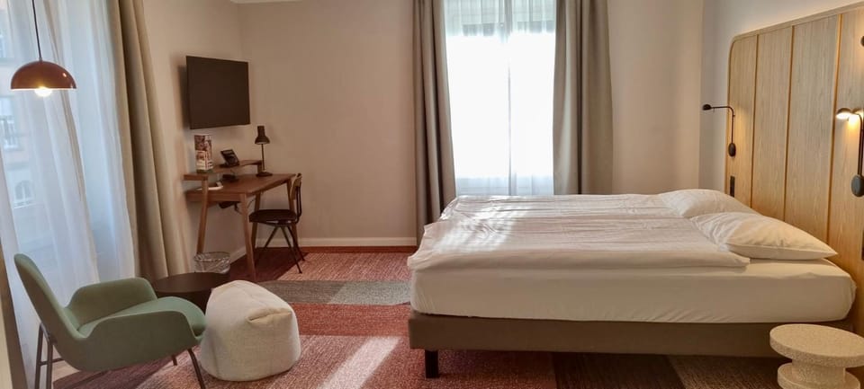 Bed, Seating area, Bedroom