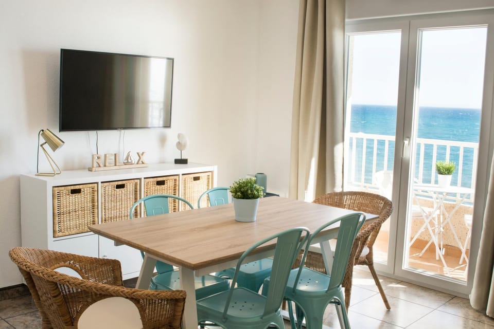 TV and multimedia, Living room, Seating area, Dining area, Sea view, air conditioner