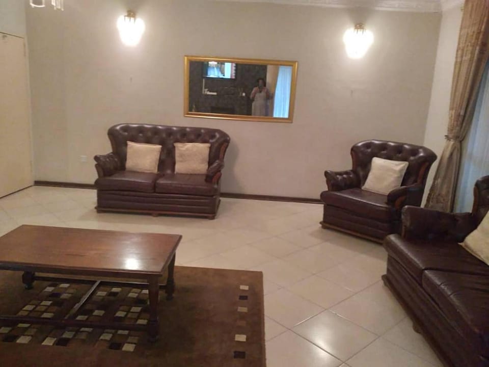 Charming 6-Bed House with Swimming Pool in Harare House in Harare