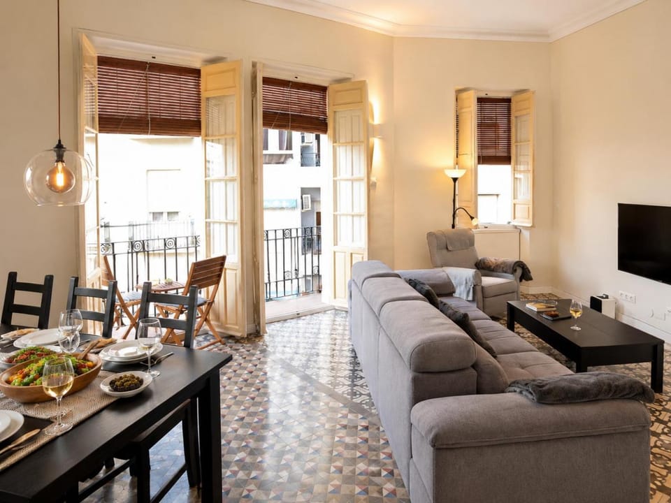TV and multimedia, Living room, Seating area, Dining area