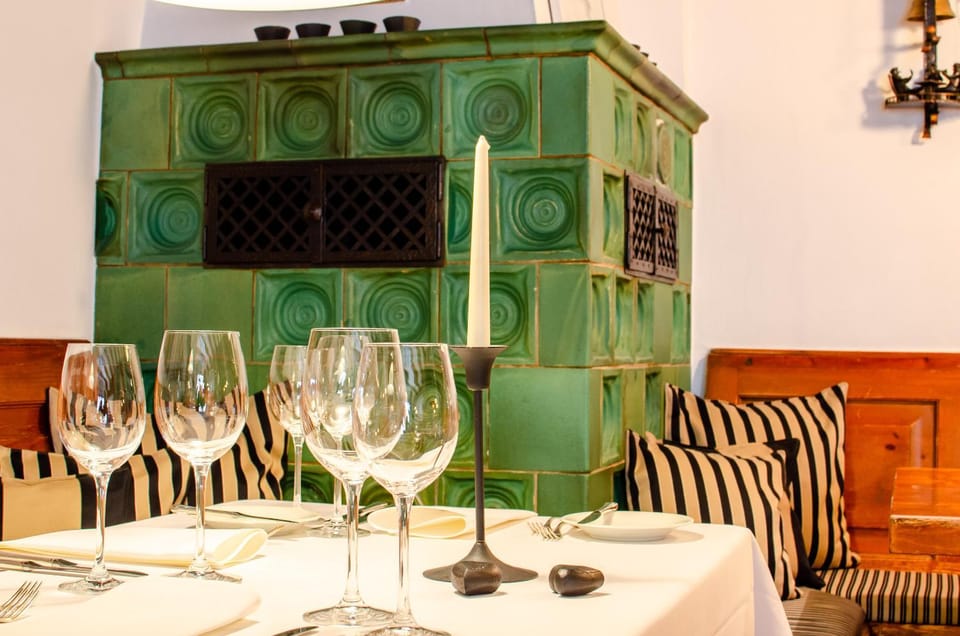 Restaurant/places to eat, Dining area