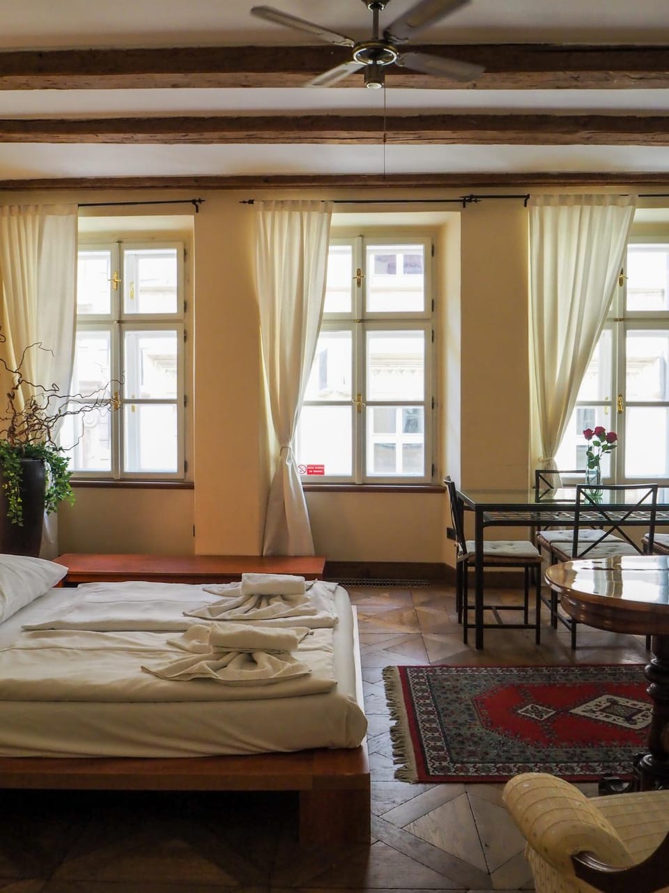 Bed, Seating area, Dining area, Bedroom
