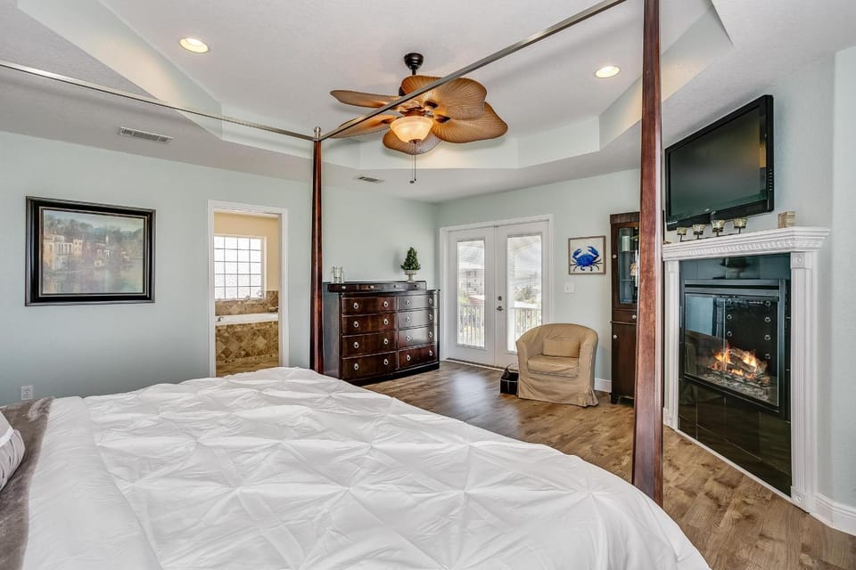 Latitude Adjustment 300 VDL House in Pensacola Beach