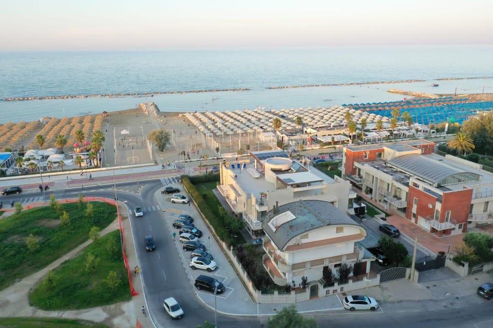 Property building, Nearby landmark, Neighbourhood, Bird's eye view, Summer, Beach, Beach, On site, Garden view, Sea view, Street view, Sunset