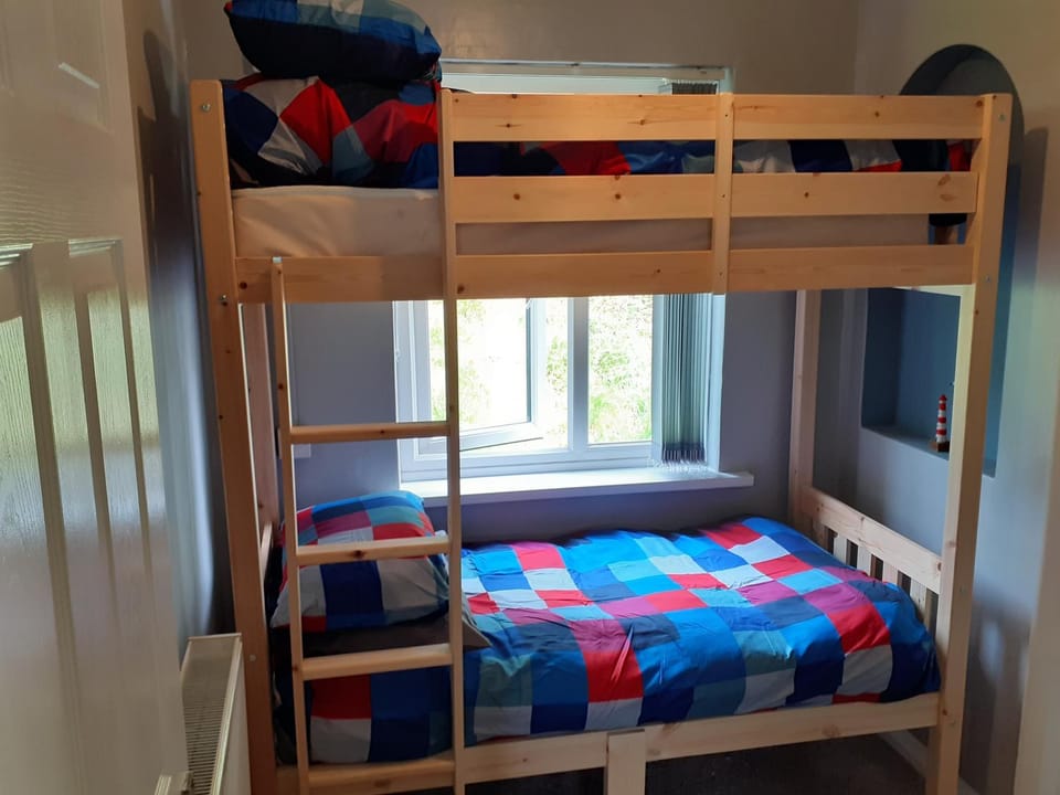 Photo of the whole room, Bedroom, bunk bed