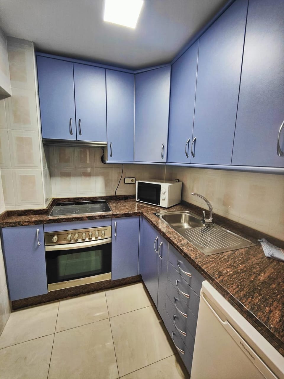 Kitchen or kitchenette, microwave, oven, stove