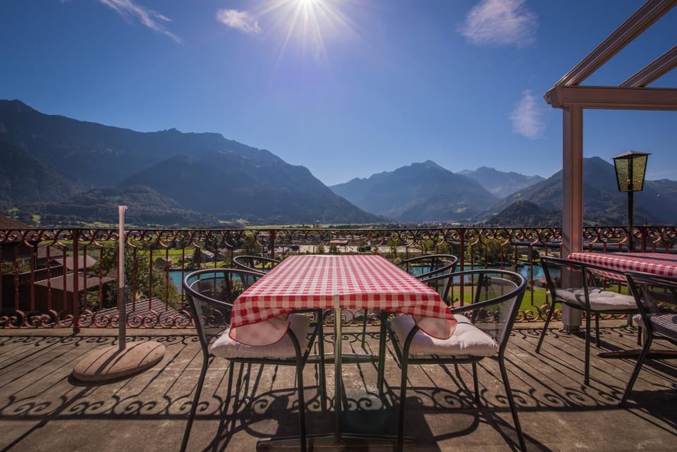 Balcony/Terrace, Dining area, Mountain view, River view