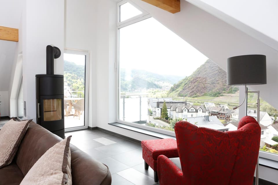 Living room, Decorative detail, River view