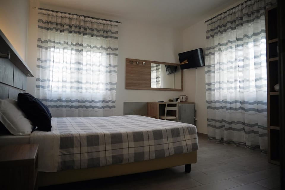 Bed, TV and multimedia, Bedroom, Breakfast, Parking, minibar