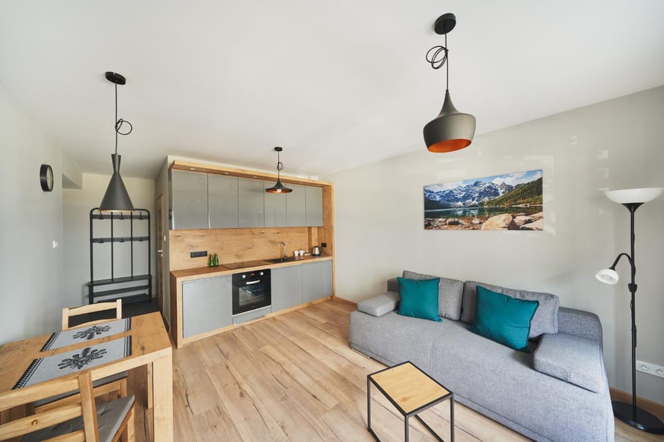Coffee/tea facilities, Kitchen or kitchenette, Living room, Seating area, Dining area