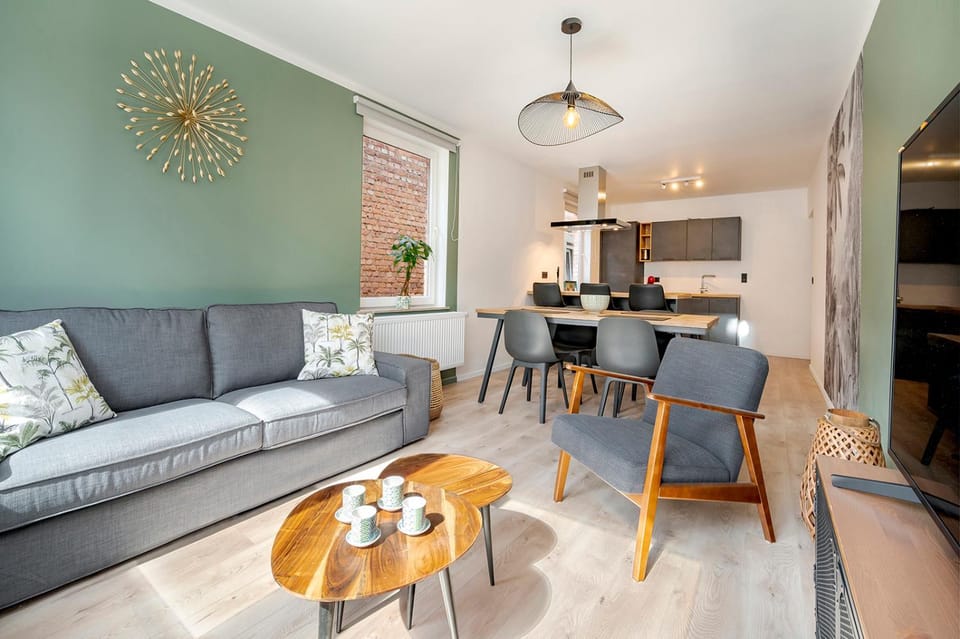Kitchen or kitchenette, Living room, Seating area, Dining area, kitchen