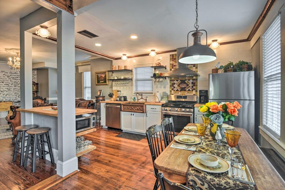 Historic Renovated Home < 2 Mi to Beach & Pier! House in Florida