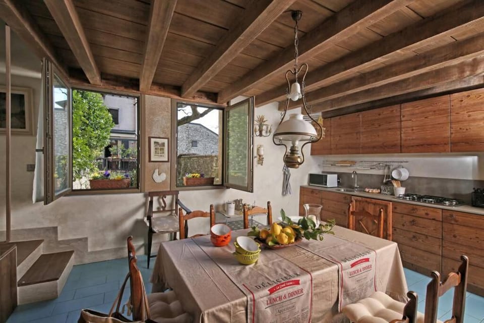 Betta - Newly Renovated Lake-View Terrace Apartment, Peaceful and Silent Surroundings Apartment in Lake Garda